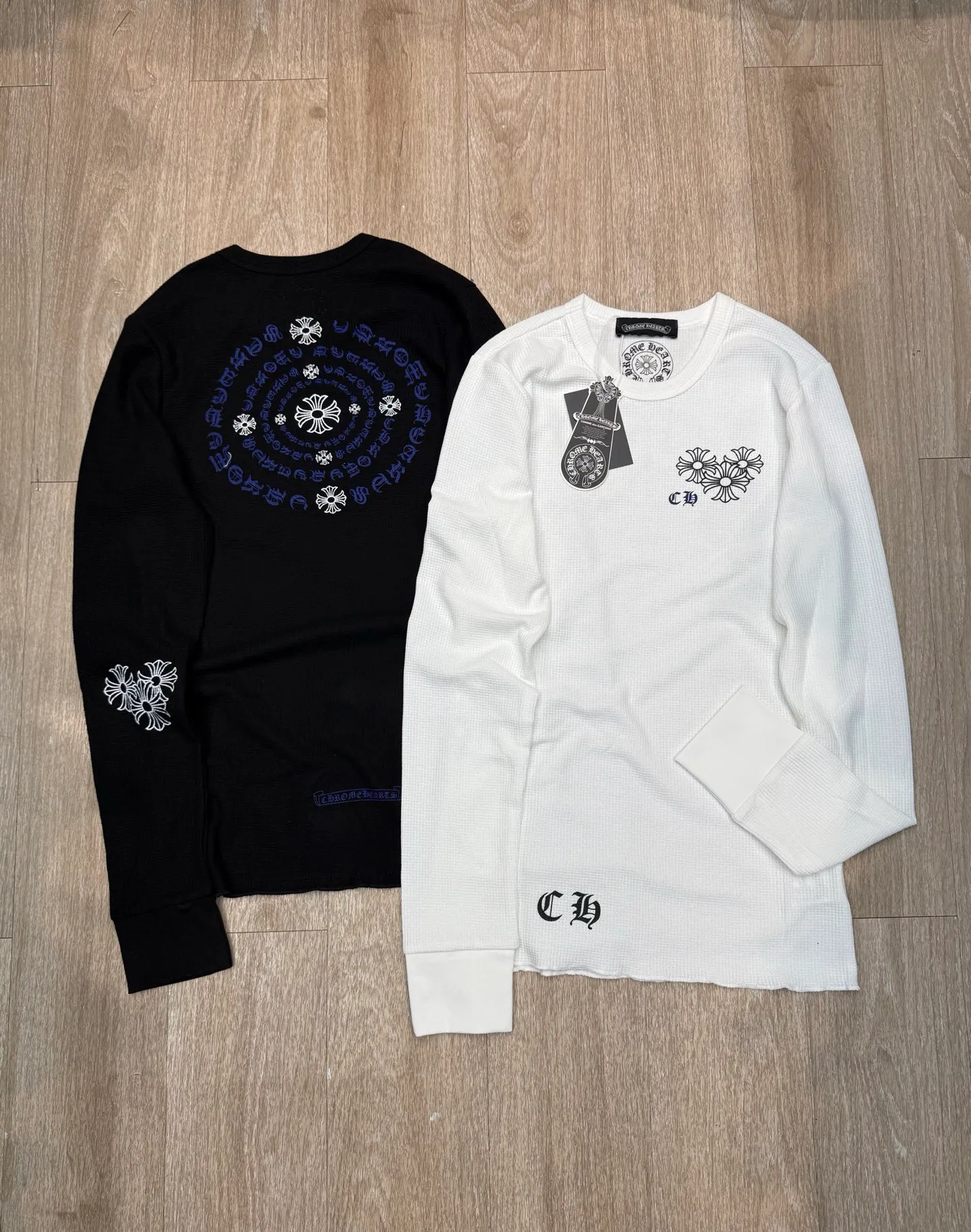 P200 Chrome Heart•🇺🇸American luxury brand 25ss early autumn long-sleeved bottoming shirt ✅✅✅Ready stock Focus on quality and compare at will Size: S M L Color: White Black